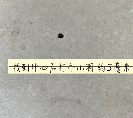 毕节市瓷砖空鼓维修公司专业解答在瓷砖铺贴过程中，如果砂料搅拌不均匀，将会带来以下问题